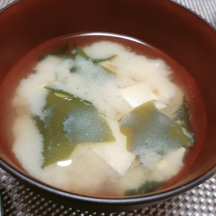 わかめと豆腐の味噌汁